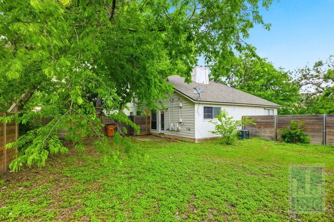 Building Photo - 13305 Waverly Ct