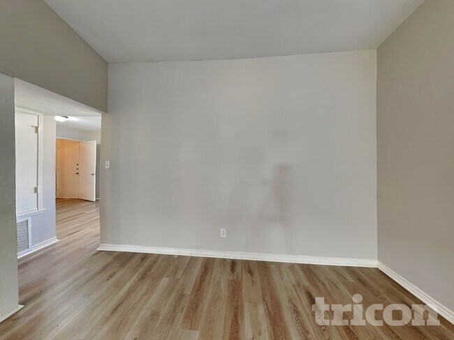 Building Photo - 5001 Oregon Ct