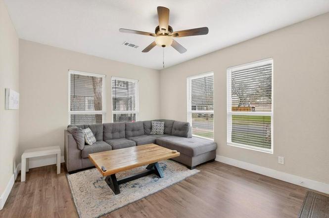 Building Photo - 6279 Drew Dr