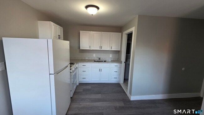 Building Photo - 499 Zion St