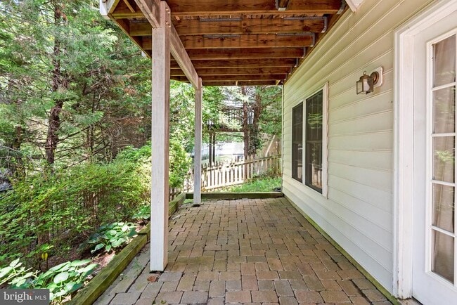 Building Photo - 2202 Sarah Woods Ct