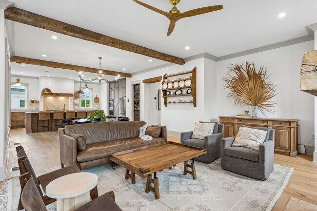 Building Photo - Beautiful 5 Bedroom Marshside Home