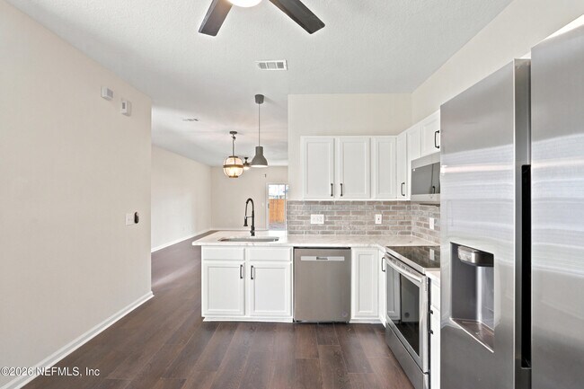 Building Photo - 577 Scrub Jay Dr