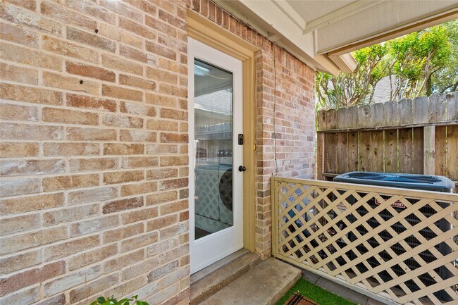 Building Photo - 1026 Oyster Bay Dr