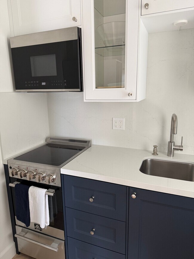 Building Photo - 4759 La Canada Blvd
