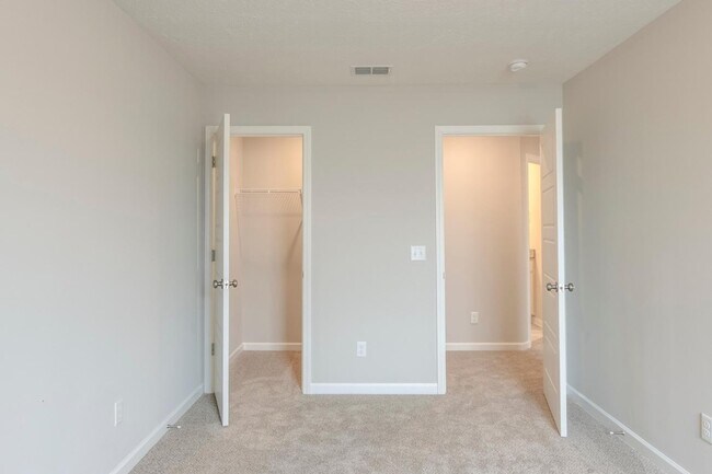 Building Photo - 4327 Doral Dr