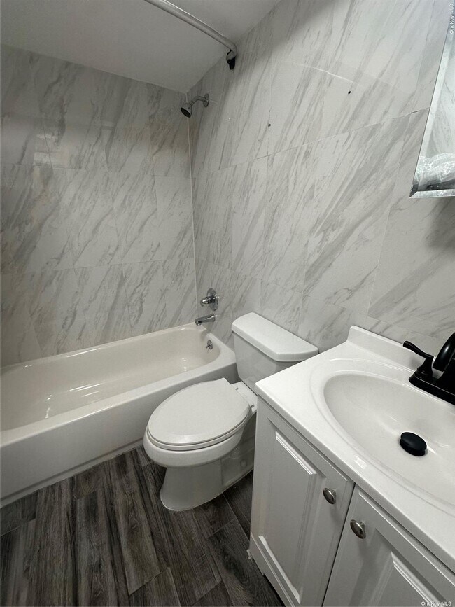 Building Photo - 420 Milford St