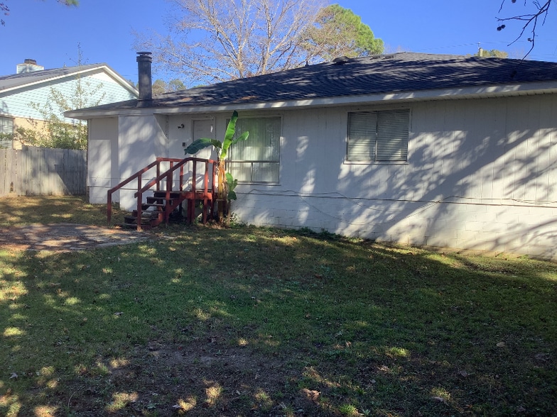 Building Photo - 109 Lake Forest Blvd