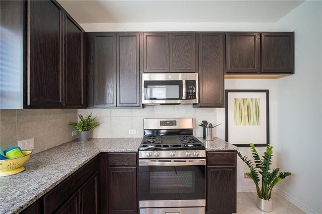 Building Photo - 9109 Looksee Ln