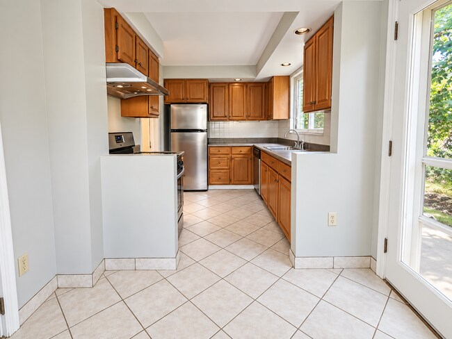 Building Photo - 590 Audubon Ave