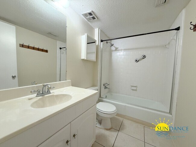 Building Photo - Cozy 2 Bedroom Condo in Spanish Villas!