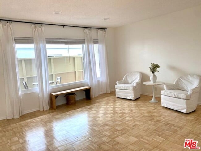 Building Photo - 1010 21st St