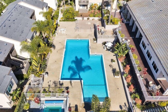 Building Photo - Spacious Condo in La Jolla Village!