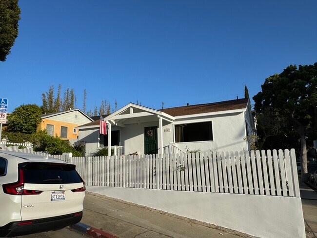 Building Photo - 657 Raymond Ave