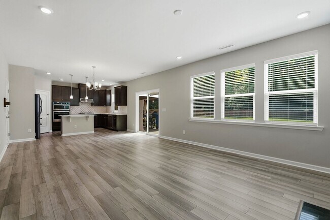 Building Photo - 313 Summer Ranch Dr