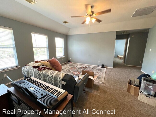Building Photo - 4 br, 2.5 bath House - 802 Stevenage Dr