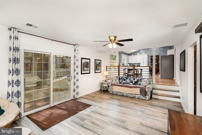 Building Photo - 15425 Beachview Dr