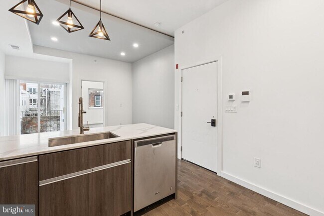 Building Photo - 2028 E Fletcher St