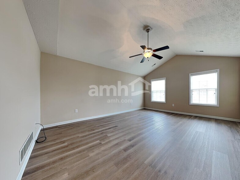 Building Photo - 310 Hennepin Dr