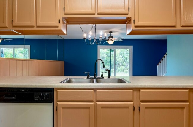 Building Photo - 50 Gossamer Ln