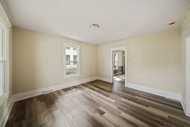 Building Photo - 1439 8th Ave