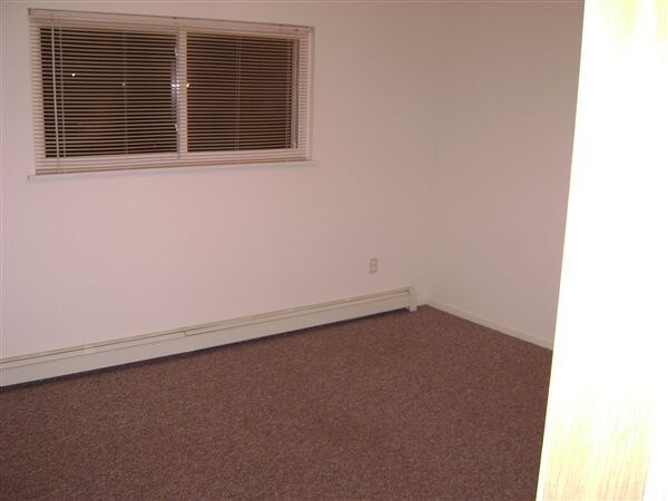 Building Photo - 735 Summit Ave