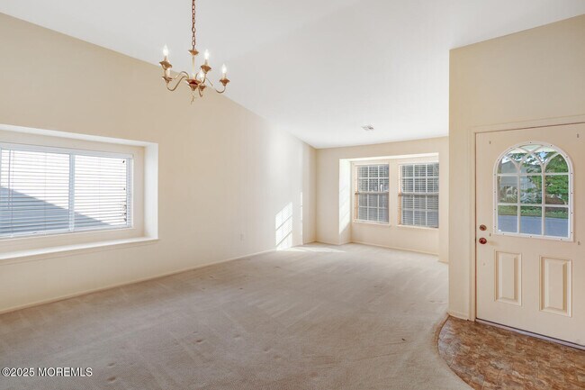 Building Photo - 405 Lexington Dr