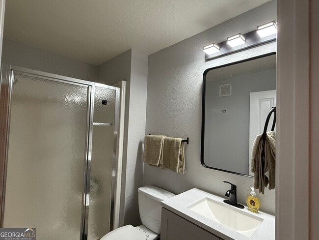 Building Photo - 211 North Ave