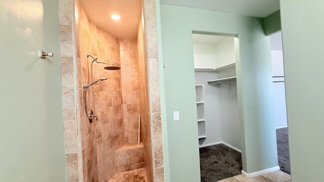 Building Photo - Modern comfort in Del Rey Estates