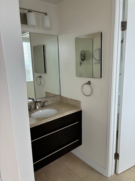 upstairs bathroom - 736 Gould Ave
