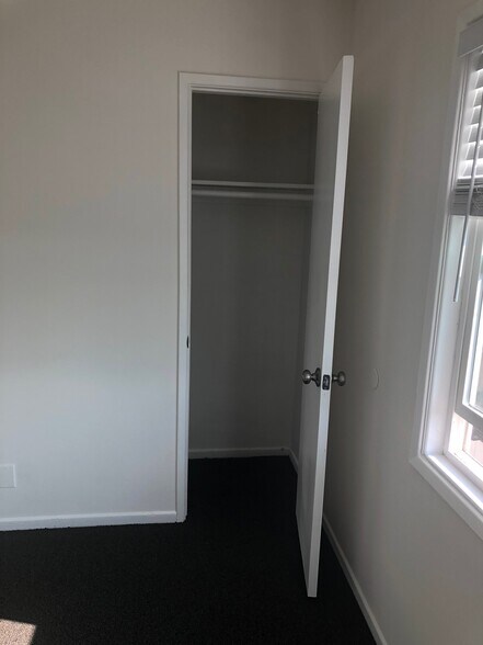 Building Photo - 912 N Market St