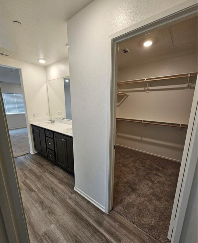 Building Photo - 638 Moondance Ln