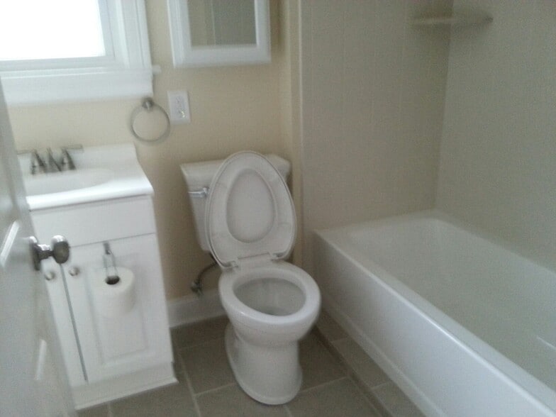 Building Photo - 356 Townsend Ave