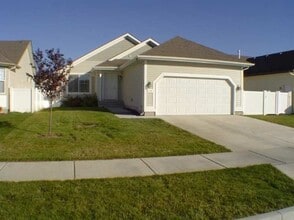 Building Photo - Mead School District 3 Bedroom 2 Bath Home