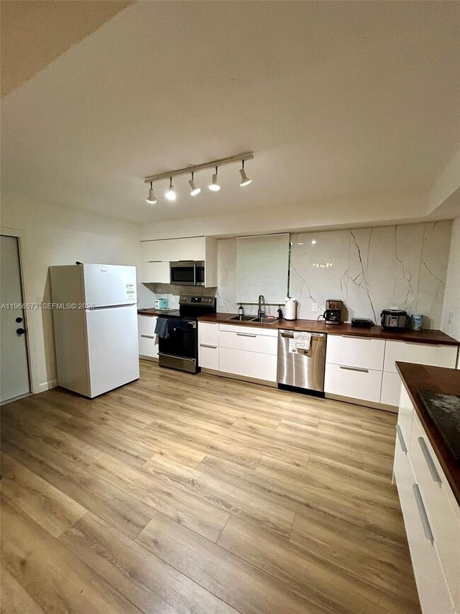 Building Photo - 2631 Roosevelt St