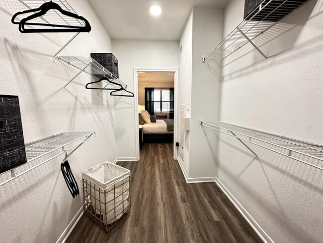 Building Photo - Luxury + Location: Limited-Time Savings!