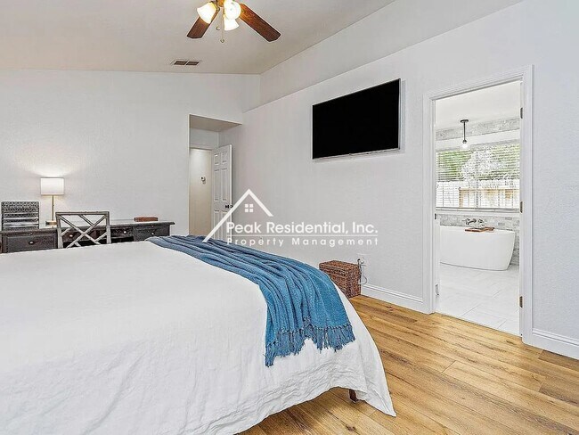 Building Photo - Updated 4bd/2ba Folsom Home with 3 Car Gar...