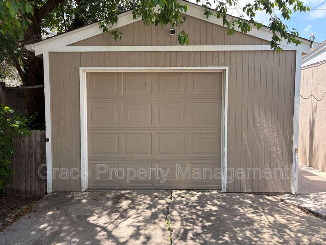 Building Photo - 515 N Quebec St