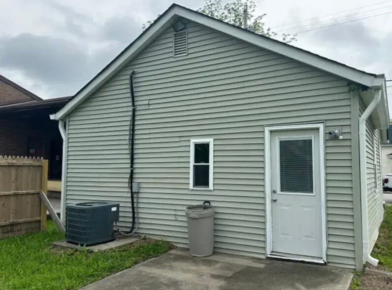 Building Photo - 16625 S Broadway St