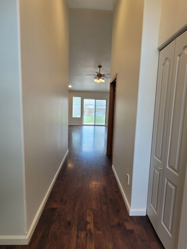 Building Photo - Pet Friendly Home with Large Yard