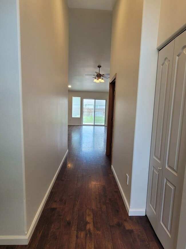 Building Photo - Sandcastle Estates Home - Pet friendly