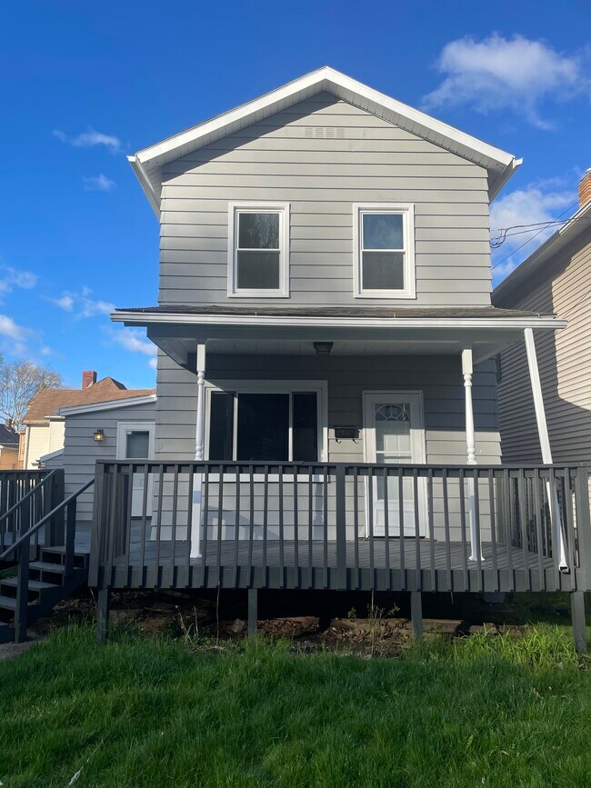 Primary Photo - 556 13th Ave
