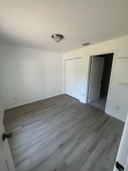 Building Photo - 3202 57th St W