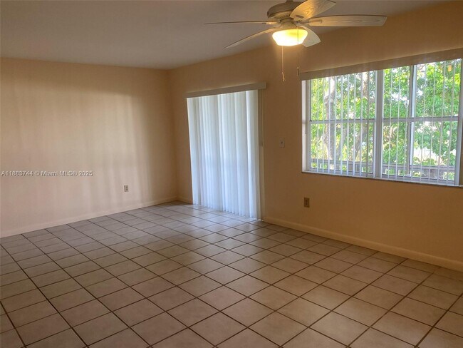 Building Photo - 10772 La Placida Dr