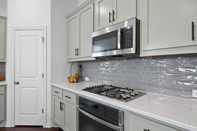 Building Photo - 303 Eagle Ford Dr