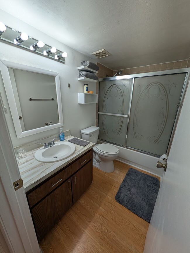 Building Photo - Fairview Vista Point 2 Bed / 2 Bath