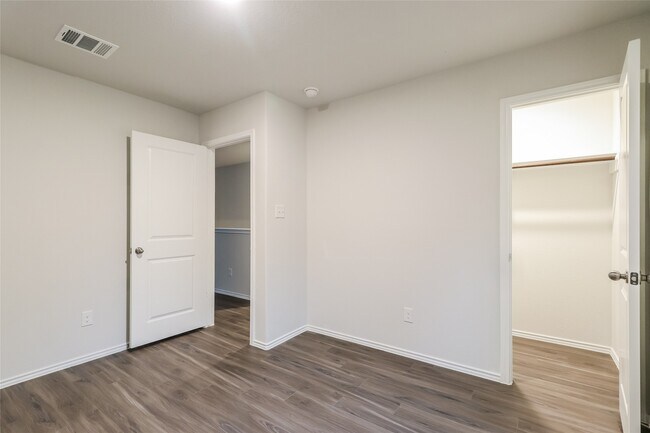 Building Photo - 2417 Flathead Dr