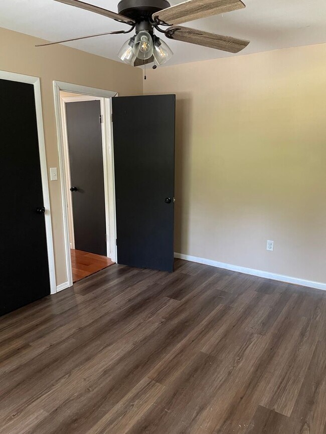 Building Photo - 3 Bed 1 Bath in Shippensburg, PA!