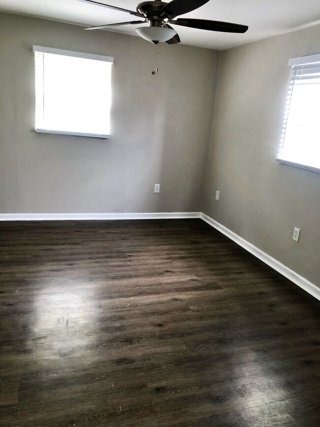 Building Photo - *** Swissvale * Beautiful & Spacious 4 Bedroom / 2 Bath House * Large Fenced in Backyard * Pet Fr...