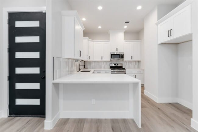 Building Photo - 108 W 44th St